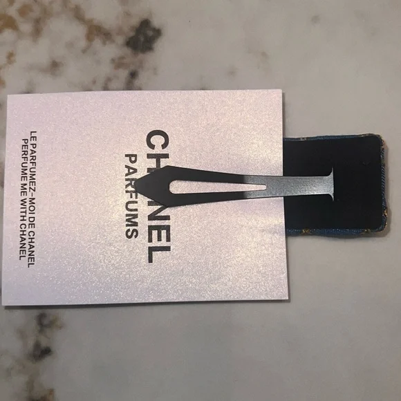 NEW Chanel Parfums Hair Accessory - Denim -Novelty item - Picture 2 of 5